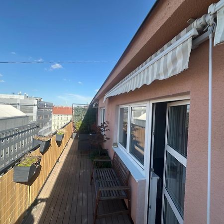 Andel Apartment With Terrace Praha Bagian luar foto