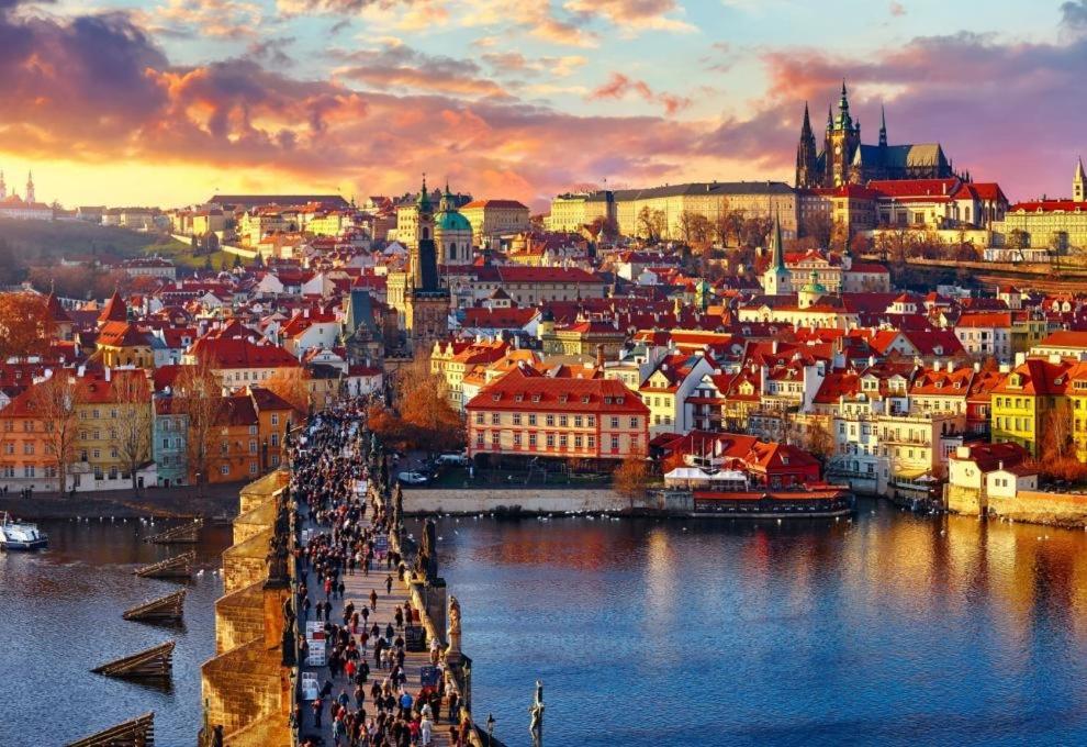 Andel Apartment With Terrace Praha Bagian luar foto