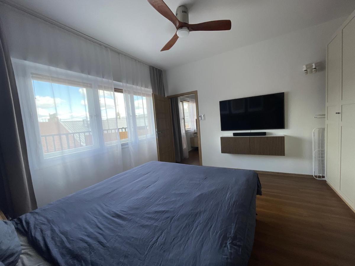 Andel Apartment With Terrace Praha Bagian luar foto
